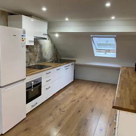 Holiday home Peaceful Close To Airport With Parking