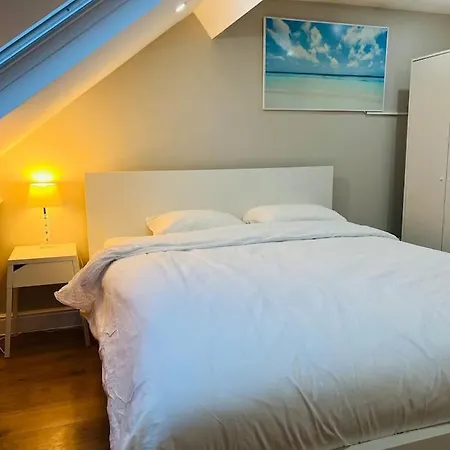 Holiday home Peaceful Close To Airport With Parking *